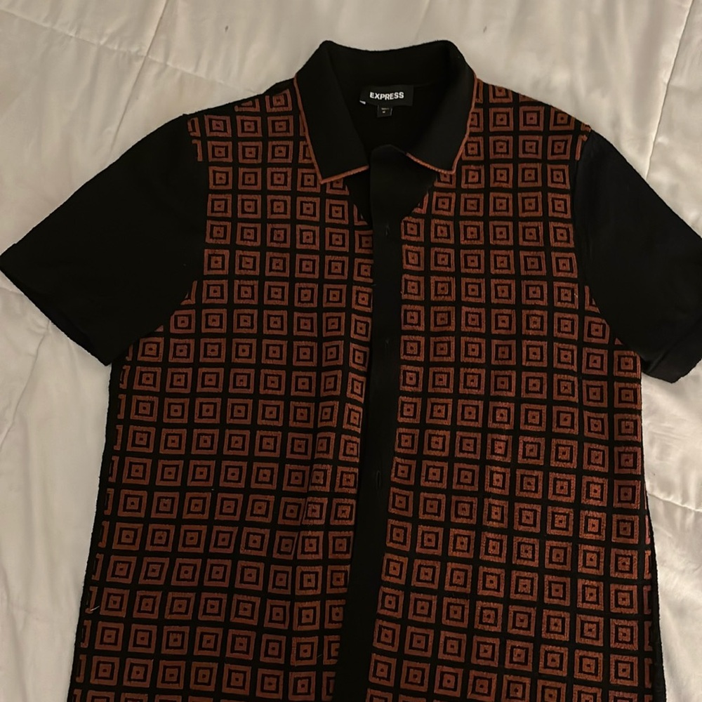 Men’s short sleeve sweater polo.